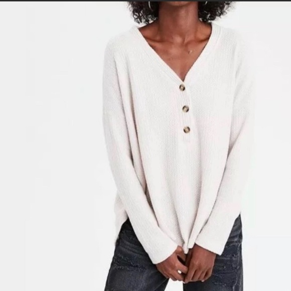 American Eagle Outfitters Tops - American Eagle long sleeve waffle v-neck Soft&Sexy Plush 3-button shirt
